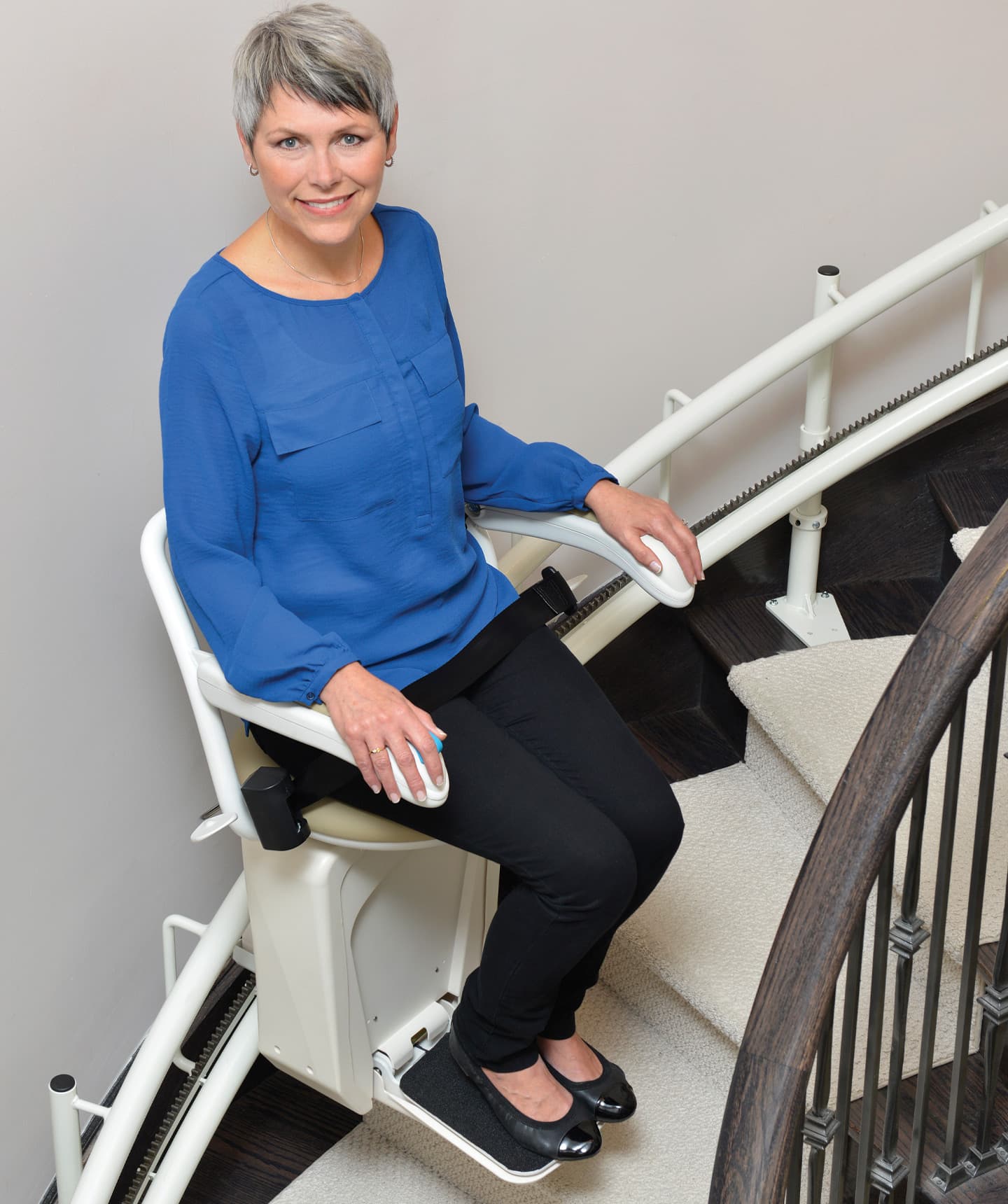 Savaria Stairfriend 23 - Curved Stairlift