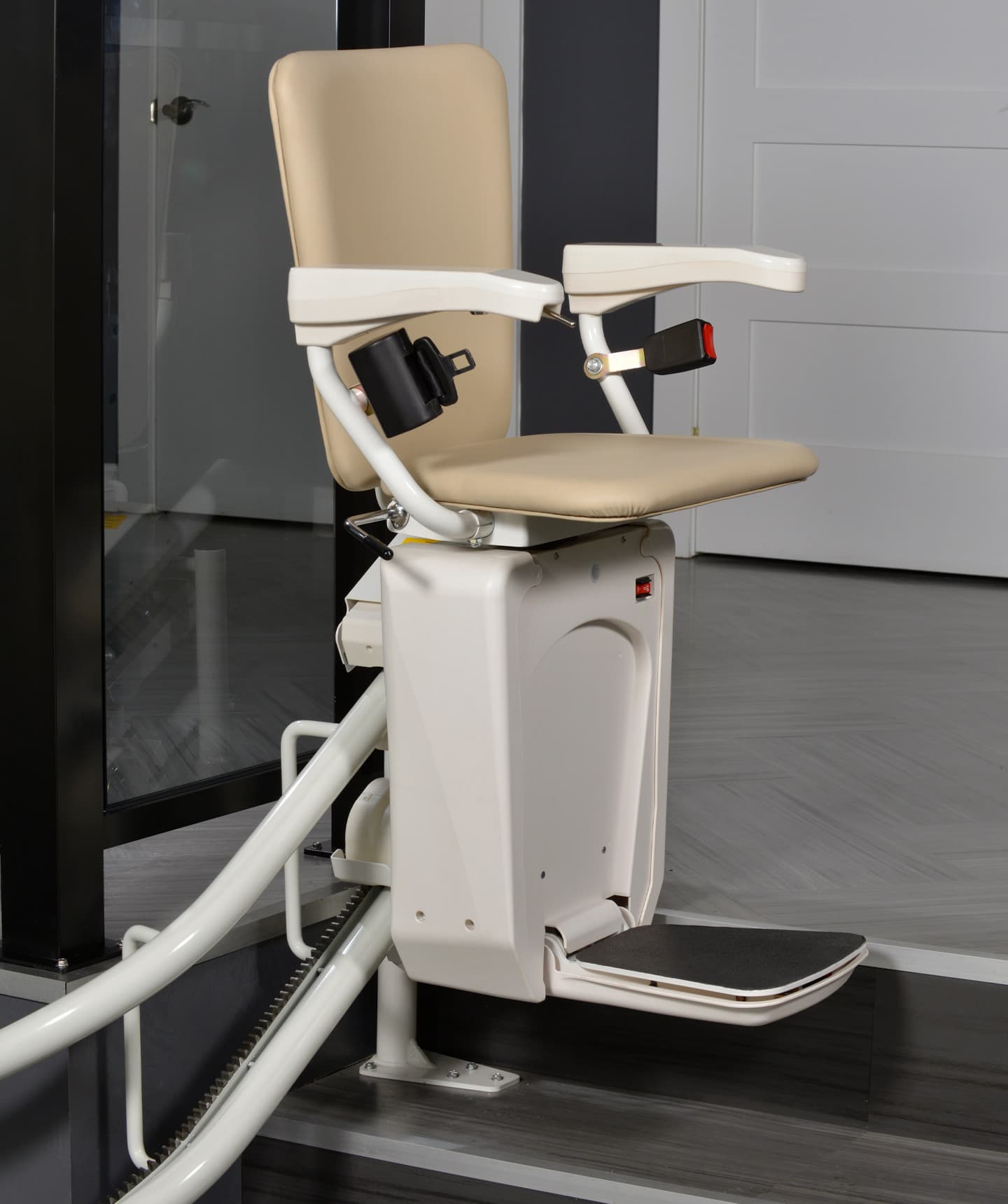 Savaria Stairfriend 23 - Curved Stairlift
